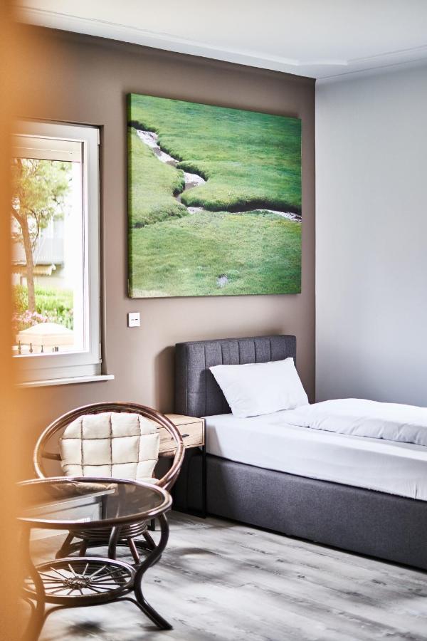 Primera Zimmer Mit Gemeinschaftsbad Singen Exterior photo